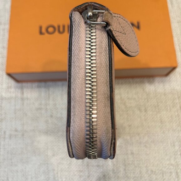 Louis Vuitton Pink Jasmin Mahina Leather Zip Around Wallet - Picture 5 of 12